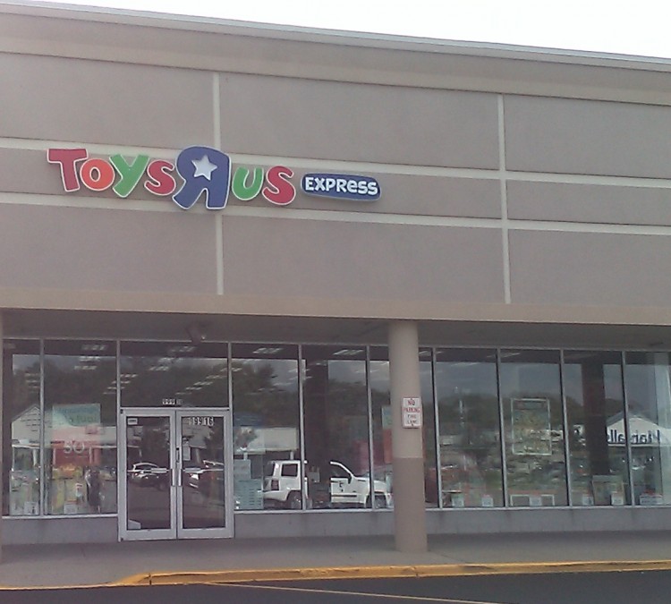 Toys"R"Us Outlet Center (Shirley,&nbspNY)
